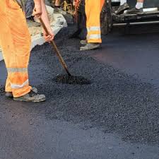 Best Recycled Asphalt Driveway Installation  in Maplewood, MN